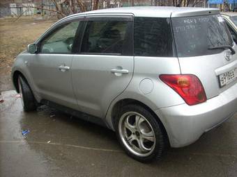 2002 Toyota ist Photos