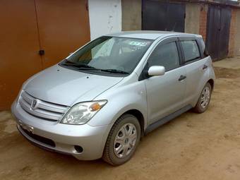 2002 Toyota ist Photos