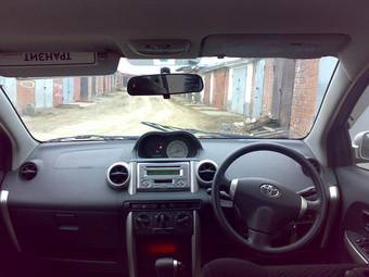 2002 Toyota ist Photos