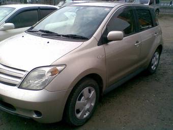 2002 Toyota ist Pictures