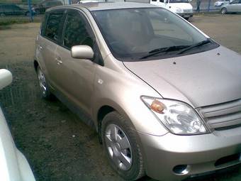 2002 Toyota ist Pictures