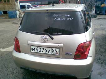 2002 Toyota ist Photos