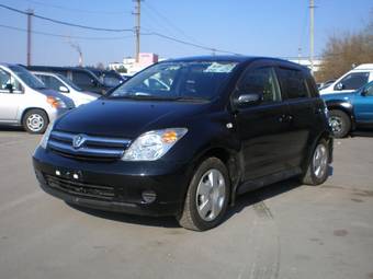 2002 Toyota ist Pictures