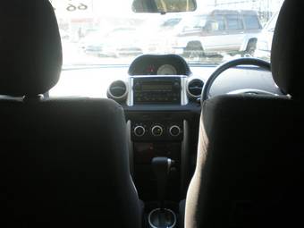 2002 Toyota ist Photos