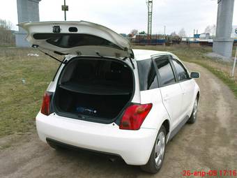 2002 Toyota ist Photos