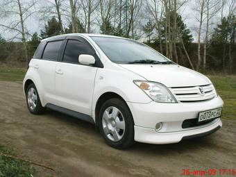 2002 Toyota ist Images