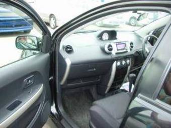 2002 Toyota ist Images