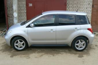 2002 Toyota ist Photos