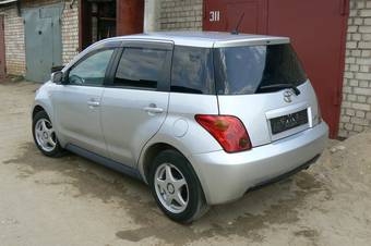 2002 Toyota ist Pictures