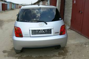 2002 Toyota ist Photos