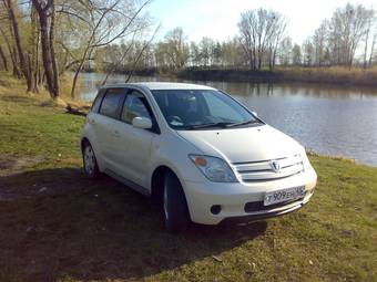 2002 Toyota ist Photos