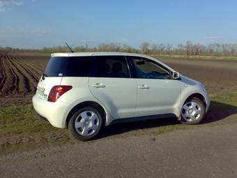 2002 Toyota ist Photos