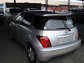 2002 Toyota ist Pictures