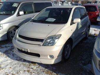 2002 Toyota ist Photos