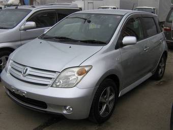 2002 Toyota ist Photos