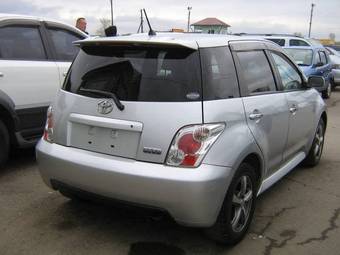 2002 Toyota ist Pictures