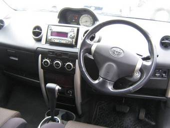 2002 Toyota ist Photos