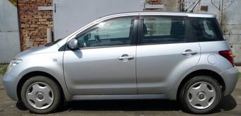 2002 Toyota ist Photos
