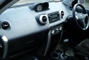 2002 Toyota ist Pics