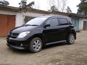 2002 Toyota ist Photos