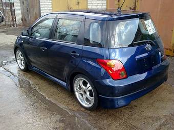 2002 Toyota ist Photos