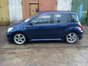 2002 Toyota ist Pictures
