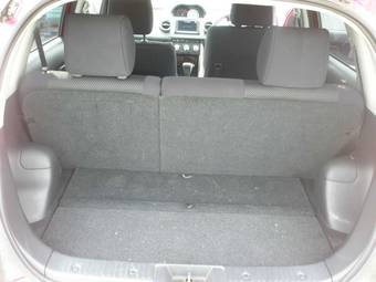 2002 Toyota ist Images