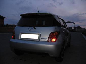 2002 Toyota ist Photos