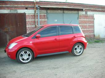 2002 Toyota ist Photos