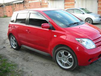 2002 Toyota ist Pictures