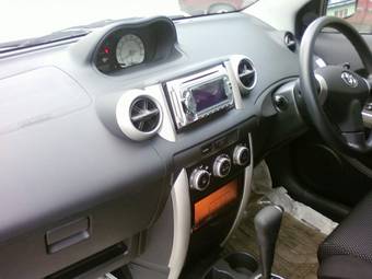 2002 Toyota ist Photos