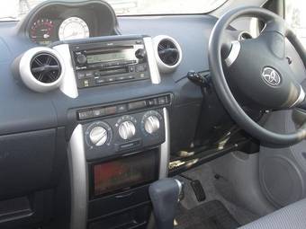2002 Toyota ist Pictures