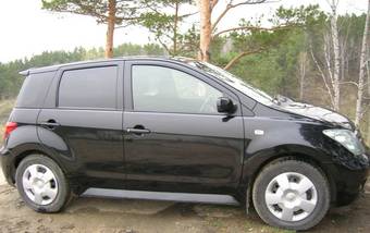 2002 Toyota ist Photos