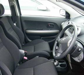 2002 Toyota ist Photos