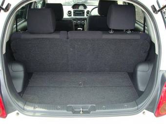 2002 Toyota ist Images