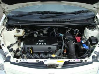 2002 Toyota ist Pictures