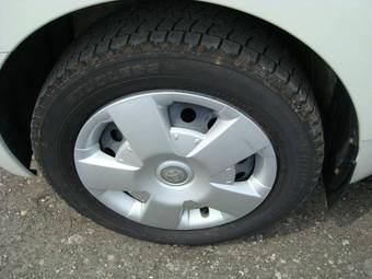 2002 Toyota ist Pics