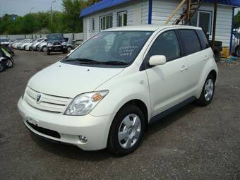 2002 Toyota ist Pictures