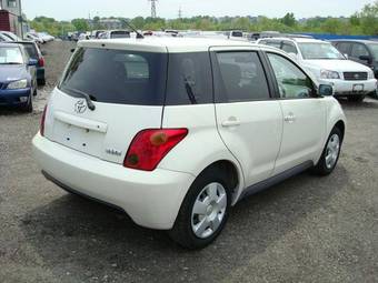 2002 Toyota ist Pictures
