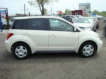 2002 Toyota ist Photos