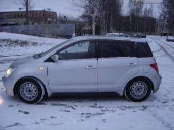 2002 Toyota ist Photos