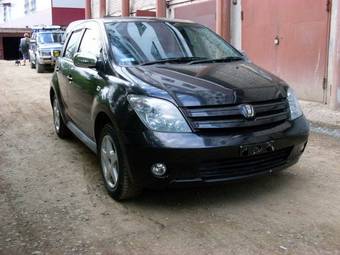 2002 Toyota ist Photos