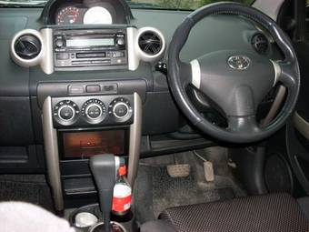 2002 Toyota ist Photos