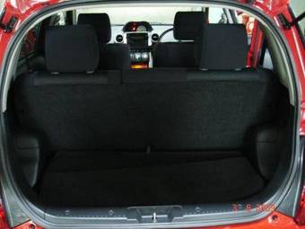 2002 Toyota ist Images