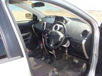 2002 Toyota ist Photos