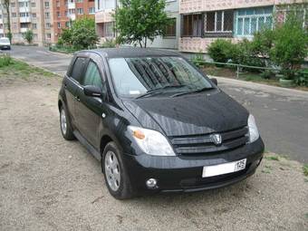 2002 Toyota ist Photos