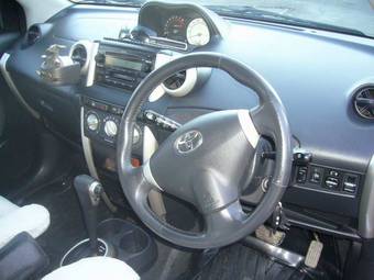 2002 Toyota ist Photos
