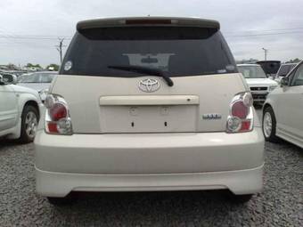 2002 Toyota ist Photos