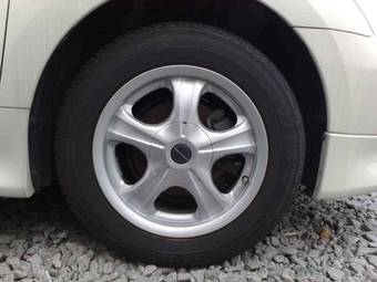 2002 Toyota ist Photos