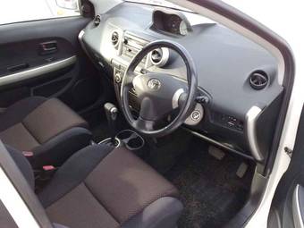 2002 Toyota ist Pictures
